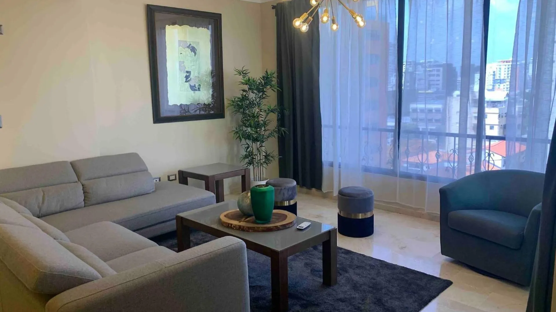 Modern Centrical Evaristo Apartment With Tub Los Prados