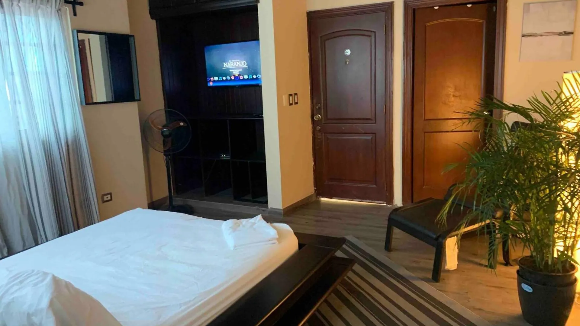 Modern Centrical Evaristo Apartment With Tub Los Prados 0*,
